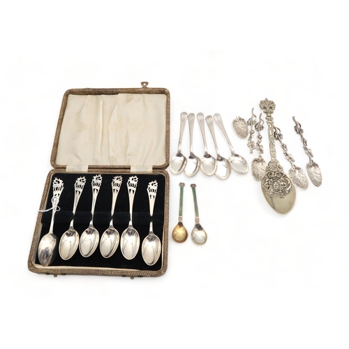 206 - A cased set of Scottish silver teaspoons, by John D McAllister, Glasgow, the finials modelled a... 