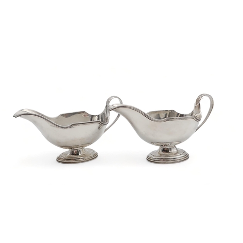 211 - A pair of George V silver sauce boats, by James Weir, Glasgow 1926, 278gms (2)