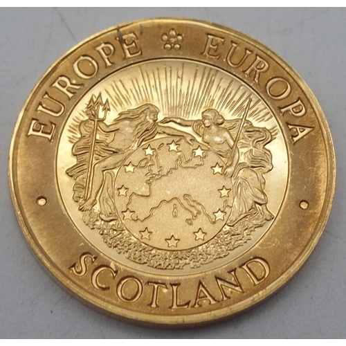 233 - SCOTLAND a rare gold commemorative 200 ECU coin 1992Obverse - Neptune and Europa flanking a global r... 