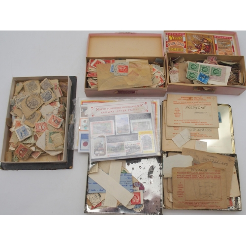 261 - A lot comprising various loose stamps and cut off featuring Germany, France and the Netherlands ... 