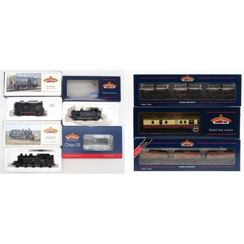 369 - Bachmann Branch-Line 00-gauge locomotives and stock, boxed - 31-360 Class 03 diesel Shunter D2011 BR... 