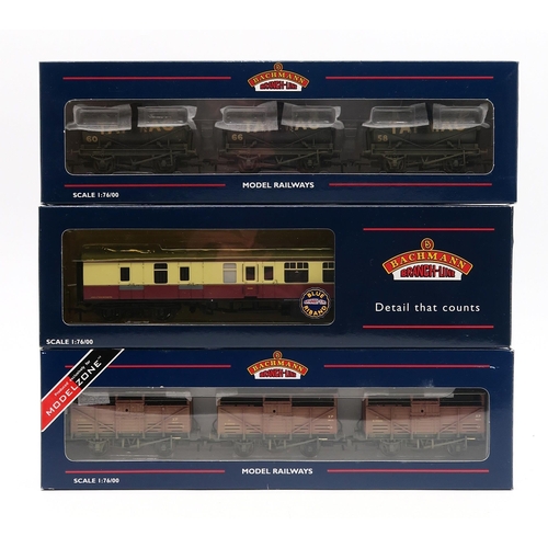 369 - Bachmann Branch-Line 00-gauge locomotives and stock, boxed - 31-360 Class 03 diesel Shunter D2011 BR... 