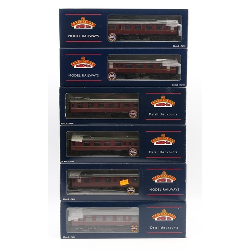 374 - Bachmann Branch-Line 00-gauge carriages, boxed - 39-126B BR MK1 Composite CK Maroon, 34-325A 50ft Pa... 