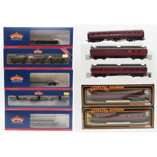 377 - Bachmann Brach-Line 00-gauge goods wagons, boxed - 37-500Y Set of 24T Hopper Wagons BR Grey 'Iron Or... 