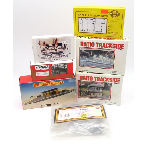 380 - A large quantity of 00-gauge railway accessories, to include a Hornby R8211 Rolling Road, assorted s... 