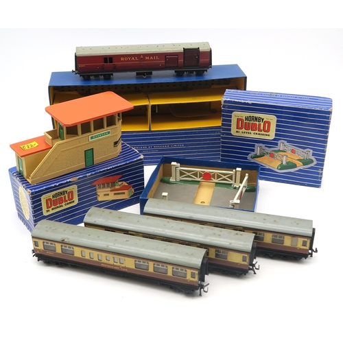 383 - A quantity of mixed model railway, to include boxed Hornby Dublo station accessories, model kits by ... 