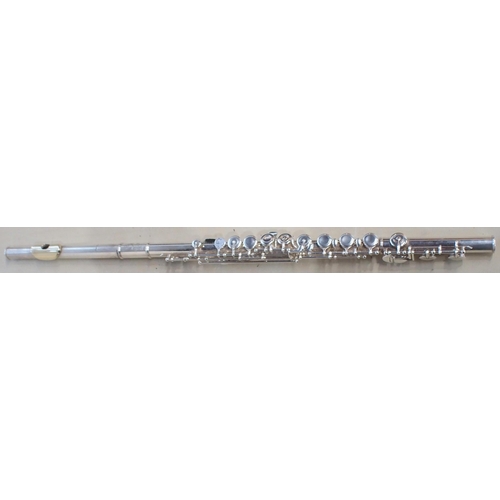 283 - Pearl Quartz Flute Model PF-765 with gold lip-plate serial number A0066 with fitted case and Pearl 4... 