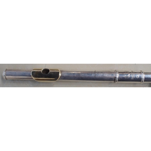 283 - Pearl Quartz Flute Model PF-765 with gold lip-plate serial number A0066 with fitted case and Pearl 4... 