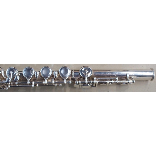 283 - Pearl Quartz Flute Model PF-765 with gold lip-plate serial number A0066 with fitted case and Pearl 4... 