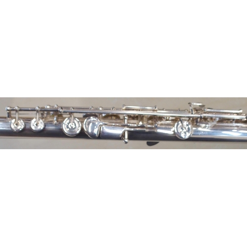 283 - Pearl Quartz Flute Model PF-765 with gold lip-plate serial number A0066 with fitted case and Pearl 4... 