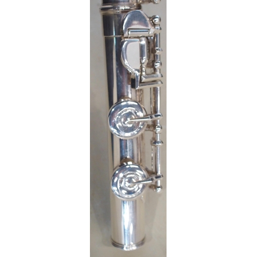 283 - Pearl Quartz Flute Model PF-765 with gold lip-plate serial number A0066 with fitted case and Pearl 4... 