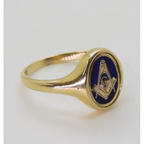 727 - A 9ct gold Masonic swivel signet ring, size U1/2, weight 5.6gms