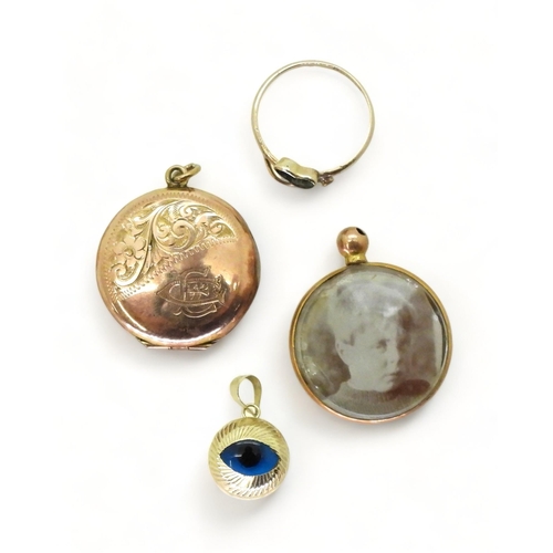 780 - A collection of 9ct and yellow metal, a back & front locket, a photo locket (af) ring weight all... 