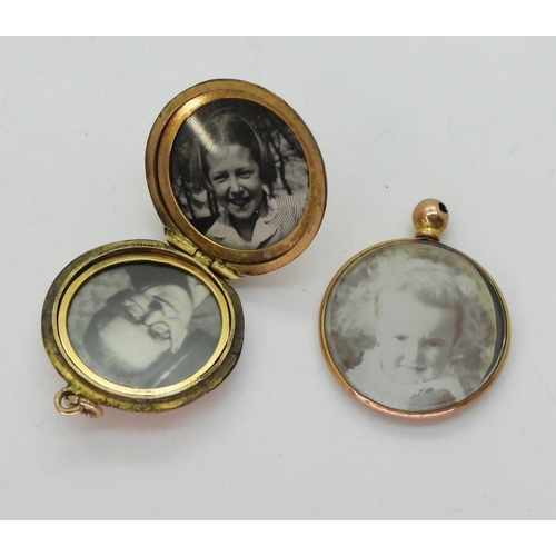 780 - A collection of 9ct and yellow metal, a back & front locket, a photo locket (af) ring weight all... 