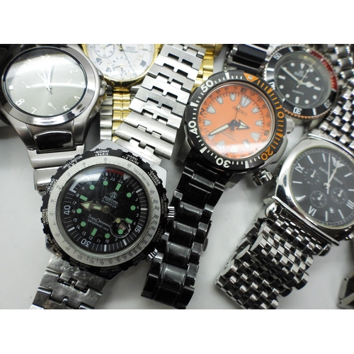 802 - A large collection of fashion watches to include Seiko's, Citizen Eco-Drives, Mortima Super Datomati... 