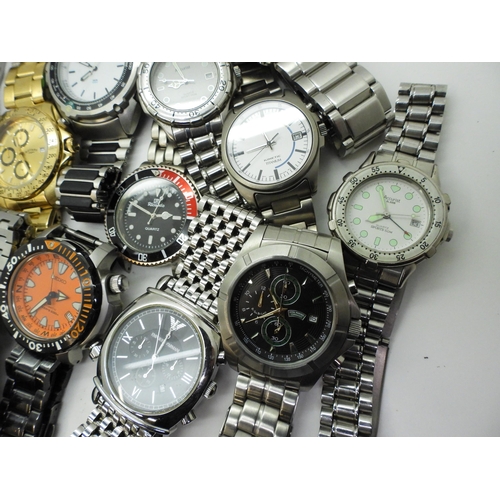 802 - A large collection of fashion watches to include Seiko's, Citizen Eco-Drives, Mortima Super Datomati... 