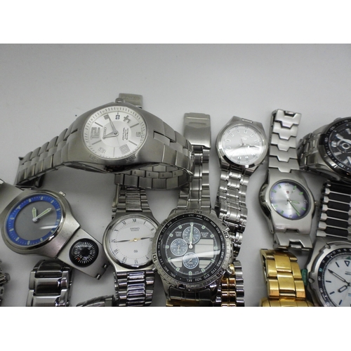 802 - A large collection of fashion watches to include Seiko's, Citizen Eco-Drives, Mortima Super Datomati... 