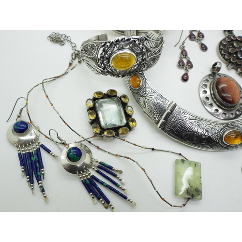 805 - A collection of gem set silver jewellery to include an amber torc style necklace and similar bracele... 