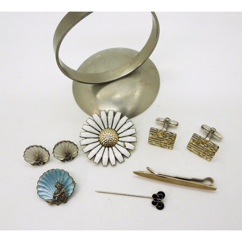 810 - A collection of Scandinavian and other jewels, to include a Danish silver and enamel white daisy by ... 