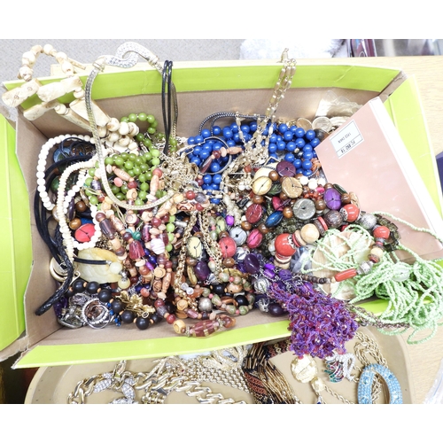 825 - A large collection of vintage costume jewellery, to include palm frond , dress clips, statement neck... 