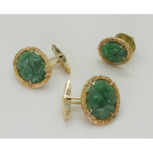 2816 - CARVED HARDSTONE CUFFLINKS & STUDSthe cufflinks are stamped 14k, and set with Chinese green hard... 