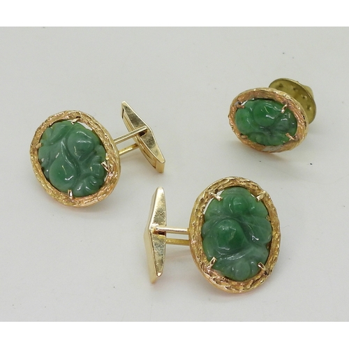 2816 - CARVED HARDSTONE CUFFLINKS & STUDSthe cufflinks are stamped 14k, and set with Chinese green hard... 