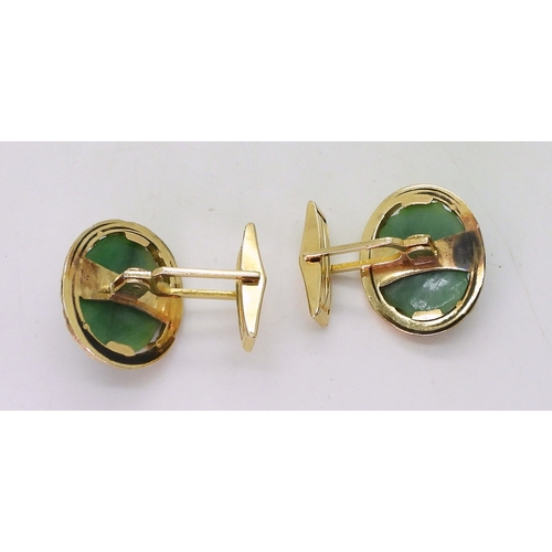 2816 - CARVED HARDSTONE CUFFLINKS & STUDSthe cufflinks are stamped 14k, and set with Chinese green hard... 