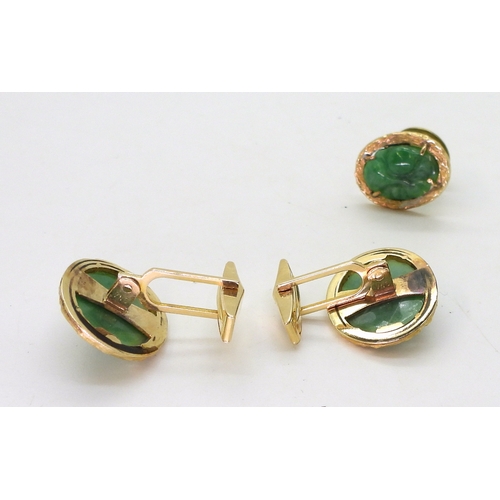 2816 - CARVED HARDSTONE CUFFLINKS & STUDSthe cufflinks are stamped 14k, and set with Chinese green hard... 