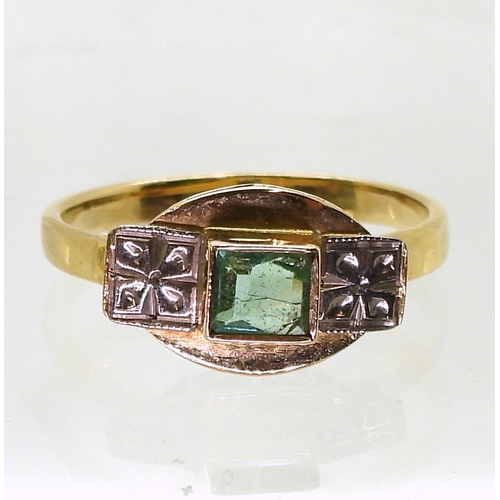 2825 - AN EMERALD ART DECO RINGmade in bright yellow metal with white metal Deco flower details, the emeral... 