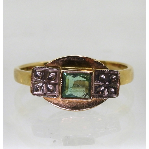 2825 - AN EMERALD ART DECO RINGmade in bright yellow metal with white metal Deco flower details, the emeral... 