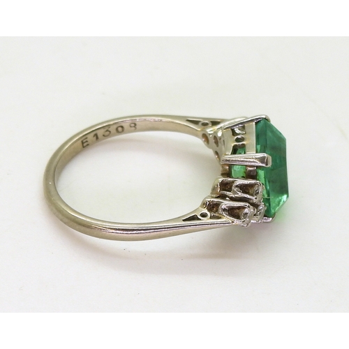 2826 - AN EMERALD AND DIAMOND RINGset in 18ct white gold and platinum, with a step cut emerald of approx 8.... 