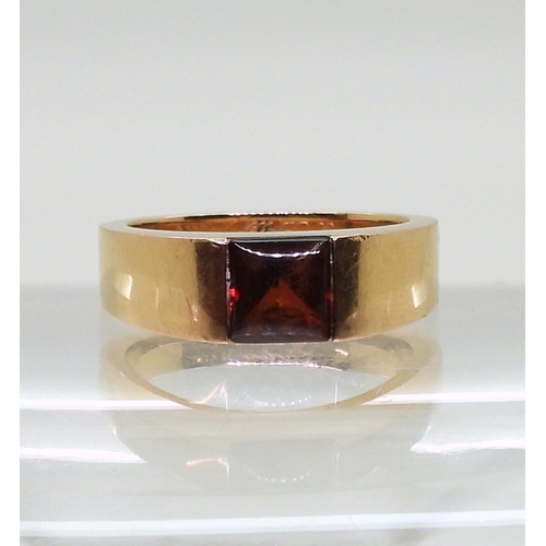 2829 - A CARTIER GARNET RINGmade in 18ct rose gold, fully signed Cartier 52 2001, with the serial number N4... 