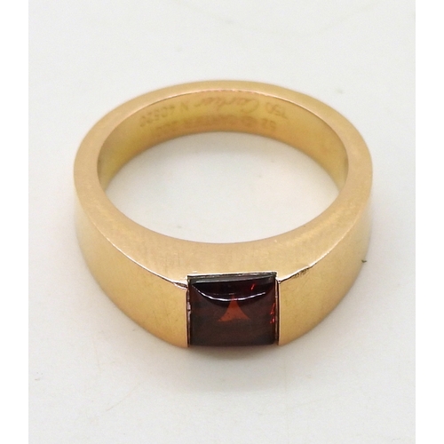 2829 - A CARTIER GARNET RINGmade in 18ct rose gold, fully signed Cartier 52 2001, with the serial number N4... 