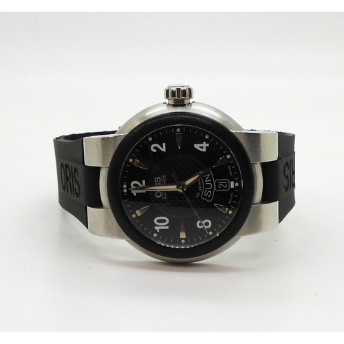 2923 - AN AUTOMATIC ORIS WATCHa black textured dial with white arabic and dagger numerals and hands, body a... 