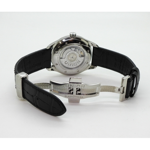 2926 - A UNION GLASHUTTE GENTS WATCHViro Date U289X, stainless steel case, silvered dial, black and silver ... 