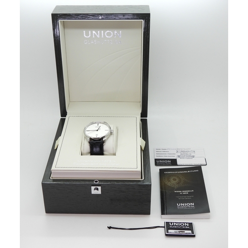 2926 - A UNION GLASHUTTE GENTS WATCHViro Date U289X, stainless steel case, silvered dial, black and silver ... 