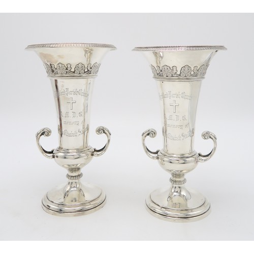 2516 - A PAIR OF GEORGE V CASED SILVER MEMORIAL CUPSSheffield 1920, of flaring form, with two anthemion-cap... 