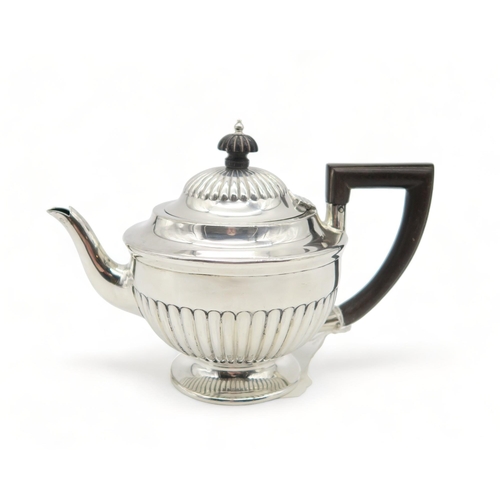 367 - A late-Victorian Bachelors silver teapot, by Mappin & Webb, Sheffield 1894, 383gms