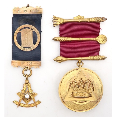 471 - A 9ct gold Masonic jewel for the No. 331 St. Peters Lodge Galston, weighing approx. 12g inclusive of... 