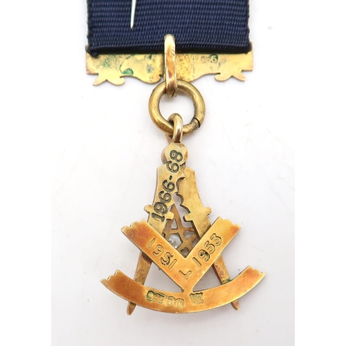 471 - A 9ct gold Masonic jewel for the No. 331 St. Peters Lodge Galston, weighing approx. 12g inclusive of... 