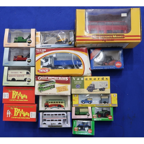 492 - A large quantity of 1:76-scale model buses by Exclusive First Editions, with other packaged models b... 