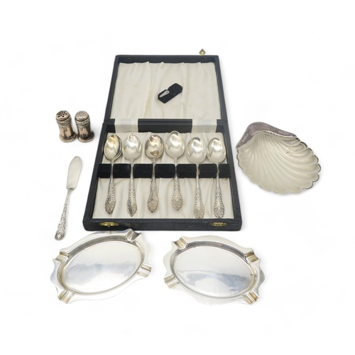 358 - A collection of silver including a set of Elizabeth II teaspoons, by Henry Clifford Davis, Birmingha... 