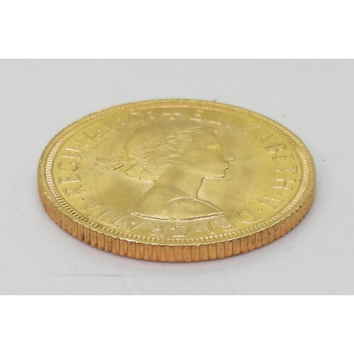 411 - Elizabeth II (1952-2022) 1 Sovereign 1958Obverse 1st portrait of Queen Elizabeth II laureate ri... 