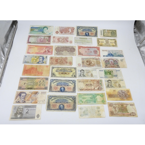 438 - A mixed lot of worldwide banknotes 