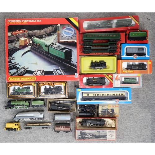 596 - A collection of 00-gauge and N-gauge model railway locomotives and stock, including a Palitoy Mainli... 