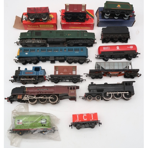 596 - A collection of 00-gauge and N-gauge model railway locomotives and stock, including a Palitoy Mainli... 