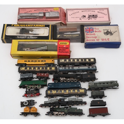 596 - A collection of 00-gauge and N-gauge model railway locomotives and stock, including a Palitoy Mainli... 