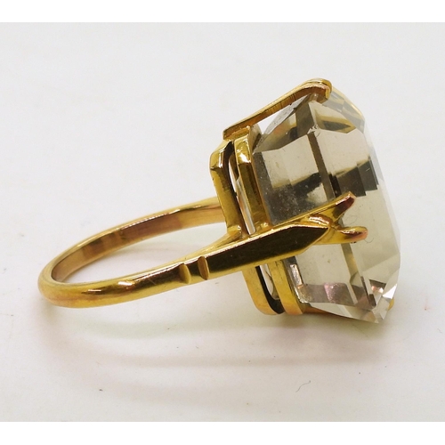 759 - A 9ct gold smoky quartz ring, size N, weight 8.7gms