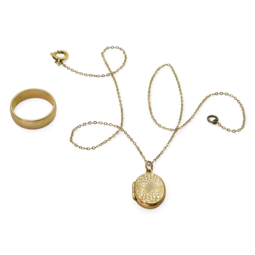 773 - A 9ct gold wedding ring, size R1/2, and a back & front locket and chain, weight together 7.4gms