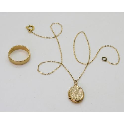 773 - A 9ct gold wedding ring, size R1/2, and a back & front locket and chain, weight together 7.4gms